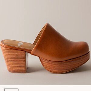 Never worn Fortress of Inca Ava Whiskey clogs sz 38